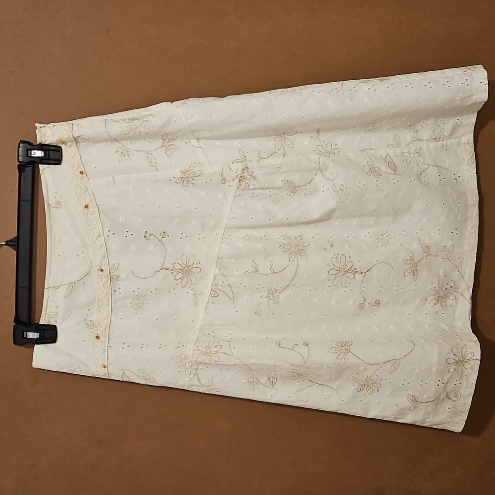 BESS White Eyelet skirt floral embroidery accents lined side zipper Med. Summery - Picture 5 of 11